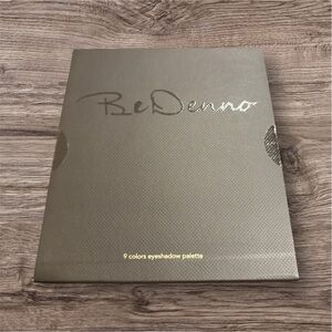 9-Color Eyeshadow Palette - Gold and Silver